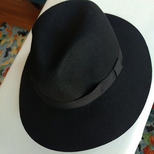Black felt fedora style hat